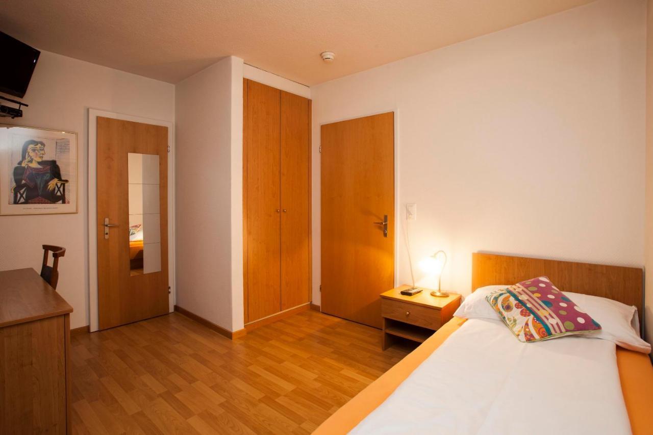 Hotel Zur Au Daellikon Bagian luar foto